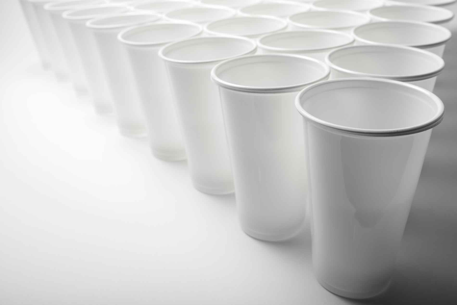 https://www.bliitt.com/wp-content/uploads/2022/08/5-Plastic-Cups-B22023-B22031.jpg